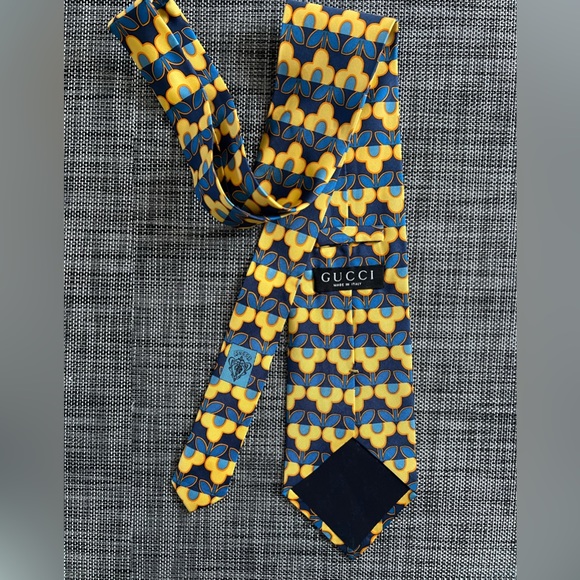 Men's Awesome "GUCCI" Silk Tie - Picture 2 of 4